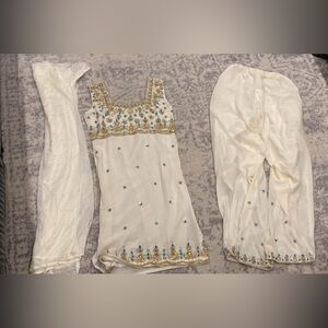 Off white suit for sale, size 6